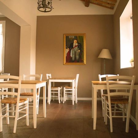 Il Bianconiglio R&B Acomodação com café da manhã Carraie Exterior foto