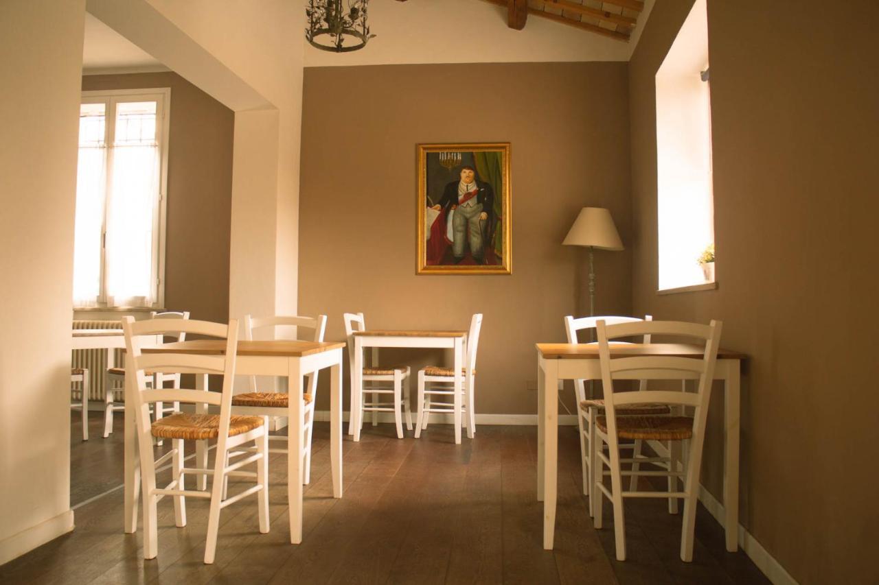 Il Bianconiglio R&B Acomodação com café da manhã Carraie Exterior foto